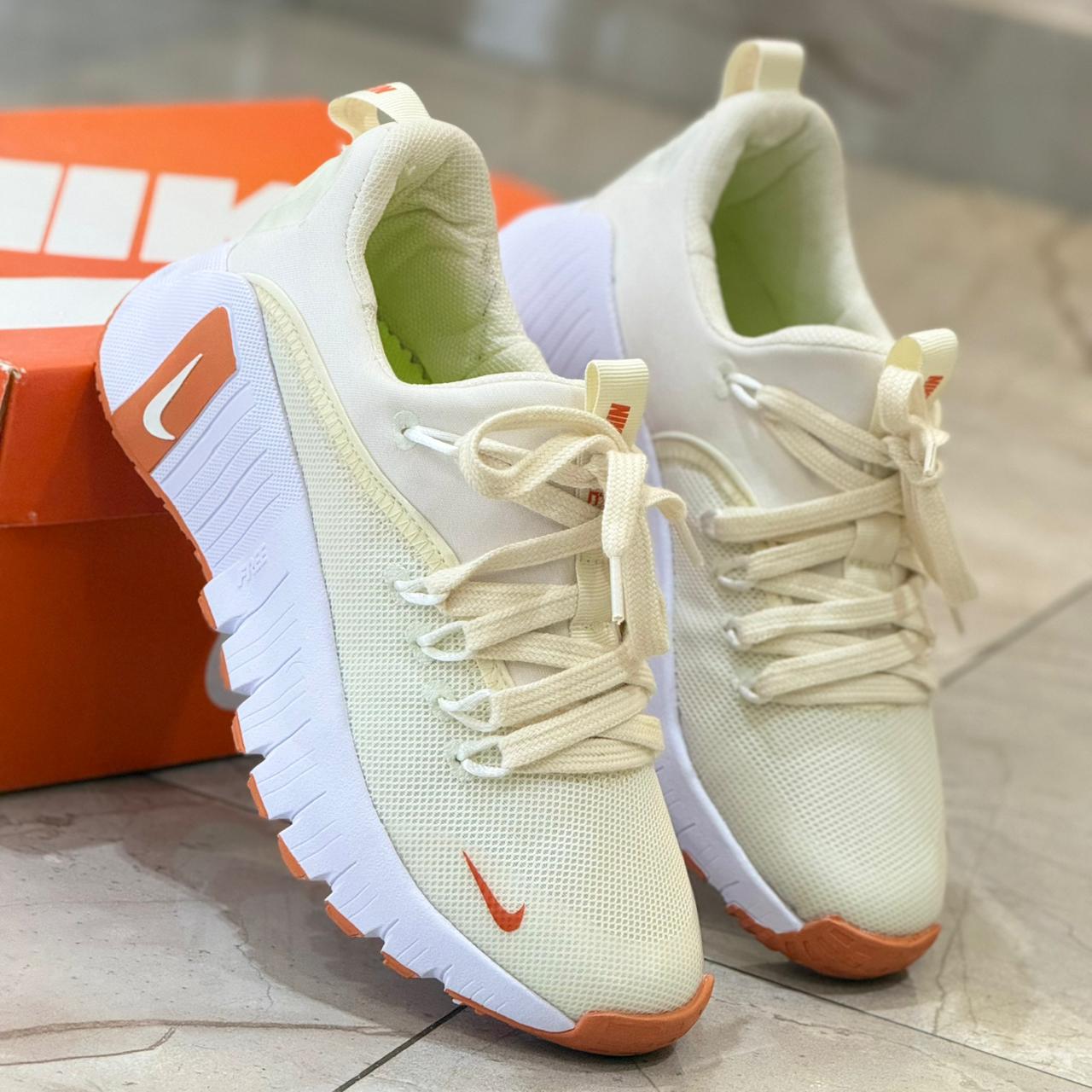 TENIS NK FREE RS  DAMA